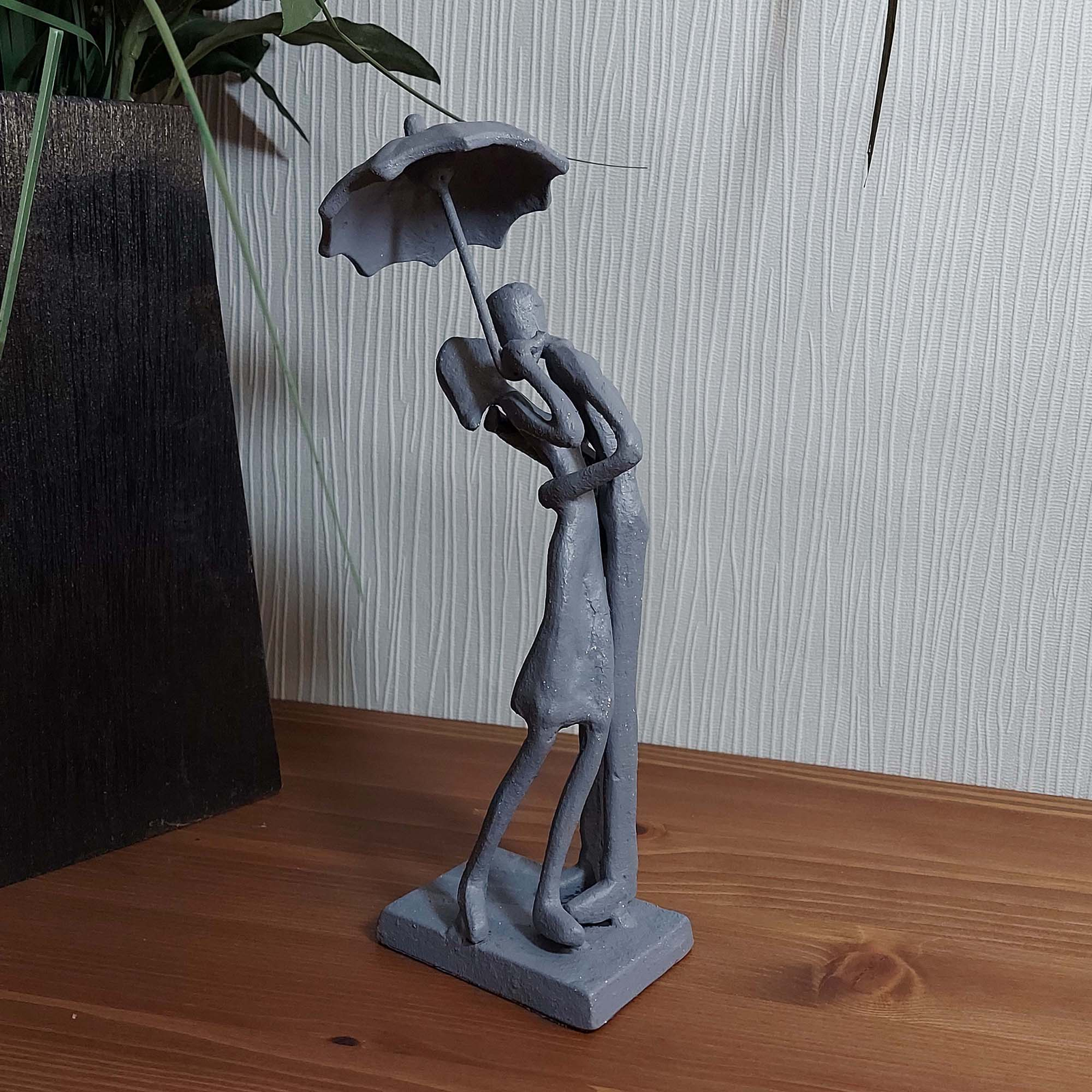 Elur Umbrella Couple Courting Iron Figurine 21Cm Grey Shimmer Statue Statues Elur   